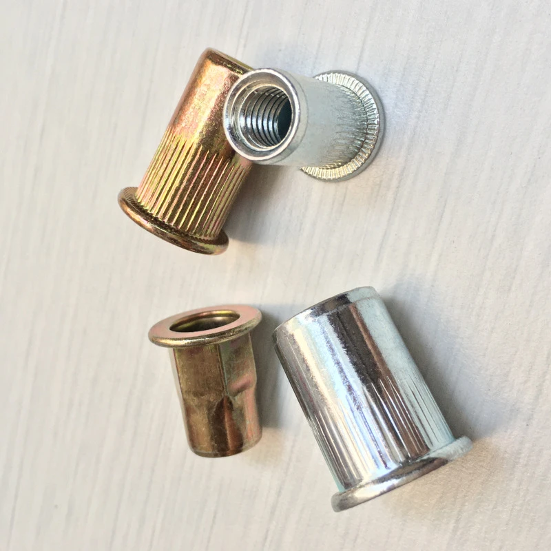 Naglemutter av aluminium