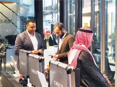 Mech skinner på fem store bransjeutstillinger i Saudi -Arabia